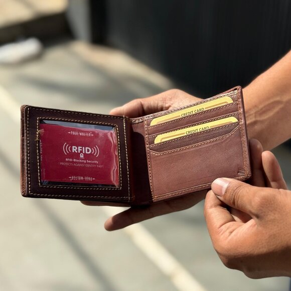 Hunter Leather Men Wallet with RFID Blocking - Picture 3 of 10
